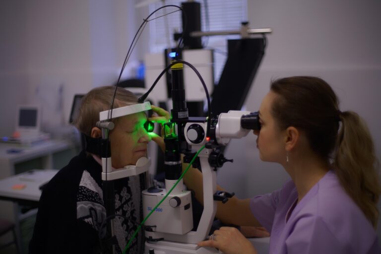 Laserowa korekcja wzroku – do jakiej wady jest skuteczna i kto może z niej skorzystać